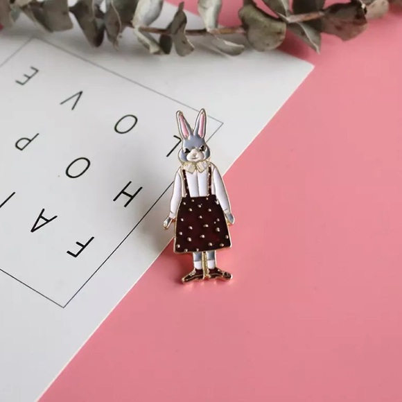 🎉 New Fancy Mrs Rabbit Pin - Picture 2 of 5